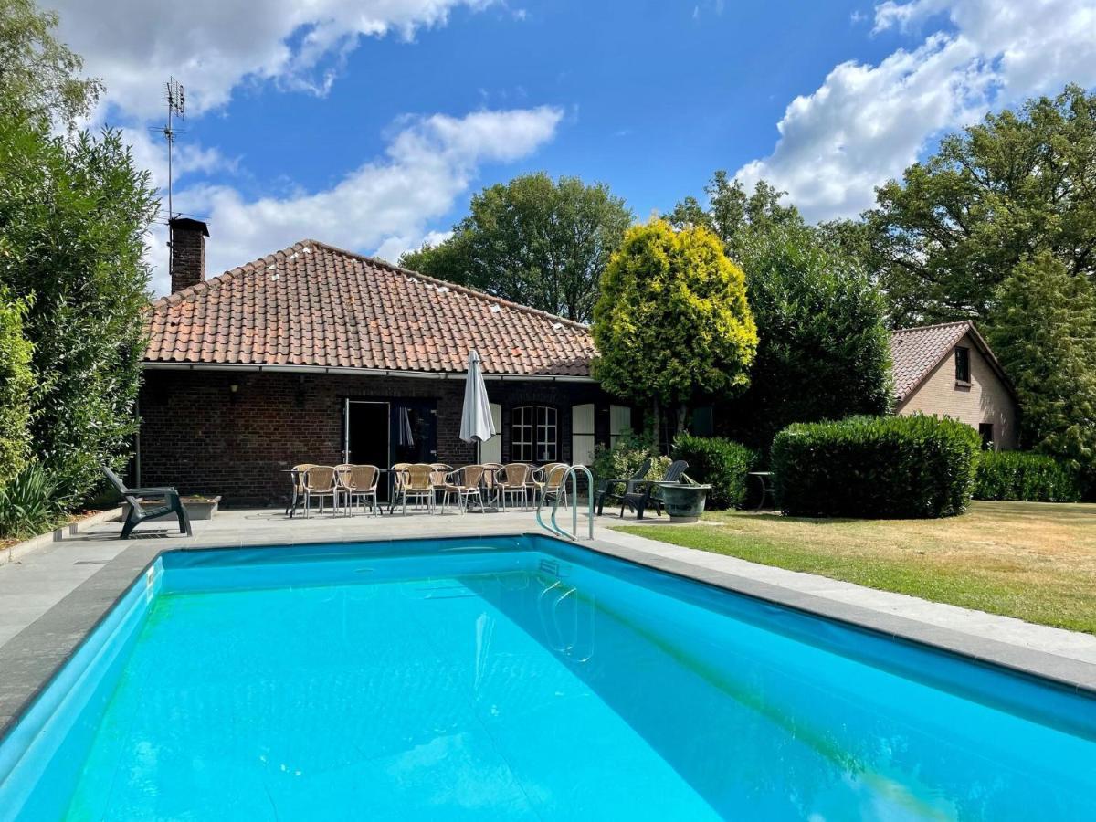 Magnificent Farmhouse In Sint Joost Exteriér fotografie